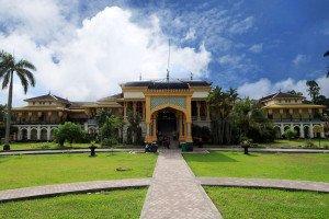 Istana Maimun Wisata Sumatera Bersejarah