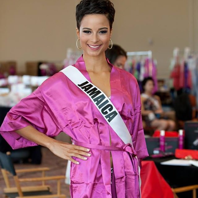 Kaci Fennell Tampil Mencolok di Miss Universe 2015