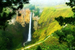 Keindahan Air Terjun di Wisata Sumatera