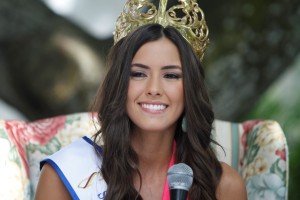 Pemenang Miss Universe 2015, Paulina Vega Operasi Plastik ?