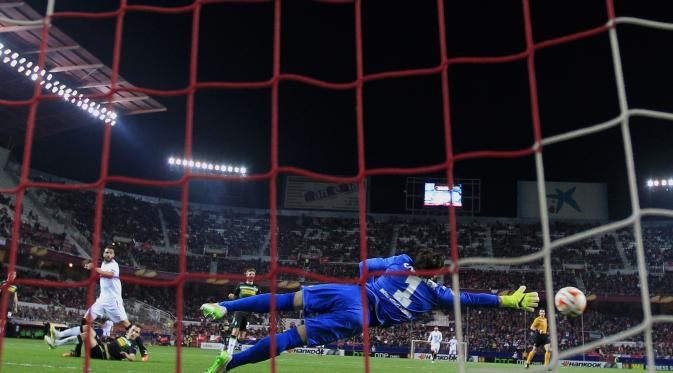 Video Gol Tunggal Sevilla Bungkam Monchengladbach di leg pertama babak 32 besar Liga Europa di Stadion Amsterdam Arena