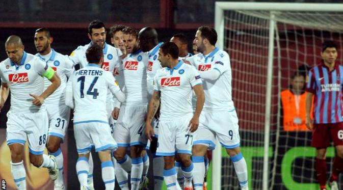 Video Napoli Brondong Gawang Trabzonspor empat gol tanpa balas