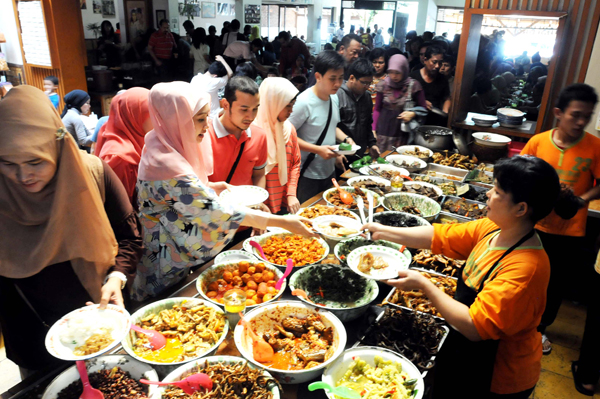 15 Tempat Wisata Kuliner di Bandung