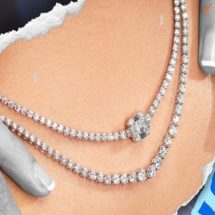 Ide Kalung Emas Wanita Terbaru, Sederhana namun Elegan