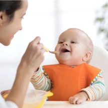 Kapan Usia Ideal Anak Diberi MPASI dan Contoh MPASI Populer